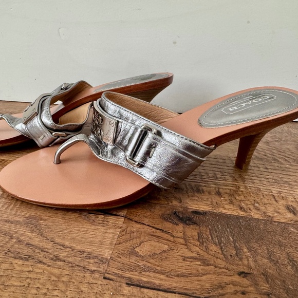 New Coach Alberta Kitten Heel Metallic Silver Shoes Sandals Women's Size 6 - Picture 2 of 7